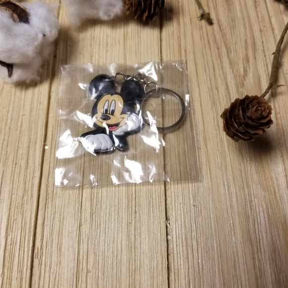 🐀🐀Adorable Mickey Mouse Key Chain🐀🐀 - Picture 3 of 8